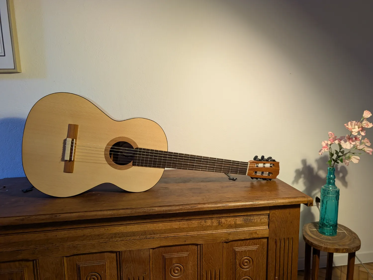 Asterion classical flamenco guitar luthier label through soundhole