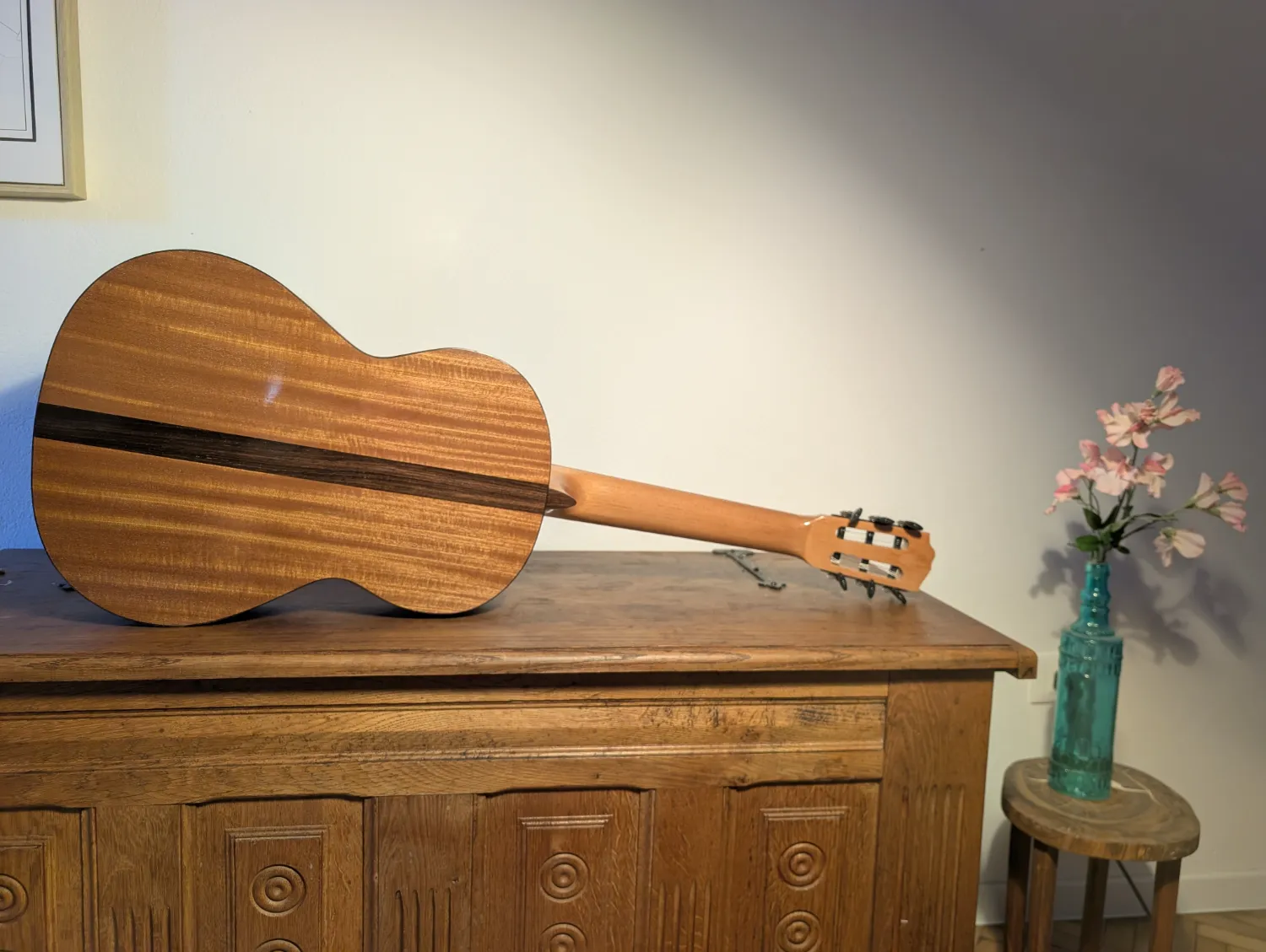 Asterion classical flamenco guitar full body three-quarter angle