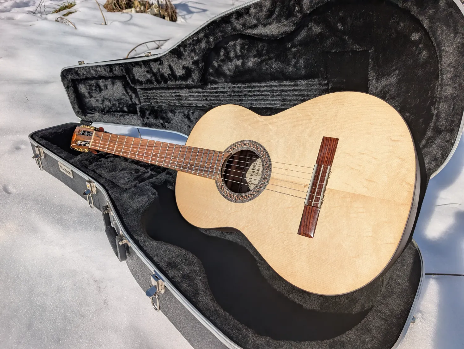 La Trentina classical guitar view 8