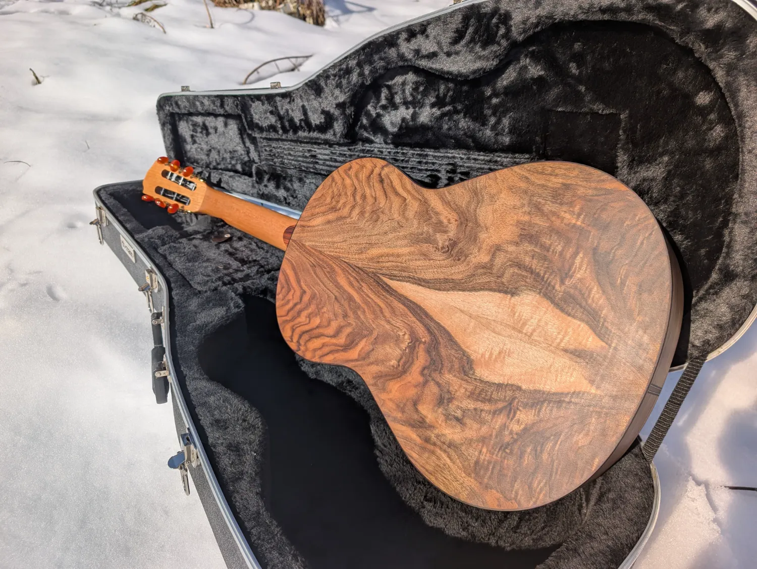 La Trentina classical guitar view 10