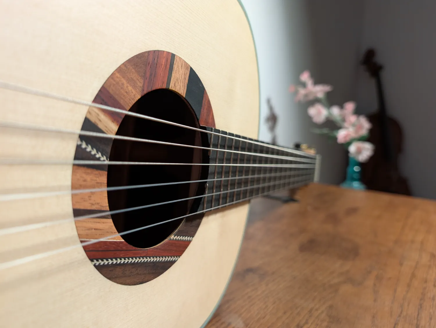 Ulysses classical guitar waist and Indian Rosewood side detail